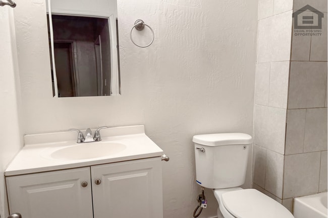 Building Photo - 2Bed/1Bath Apartment at Camelback Rd/Central Ave! Move-In Ready on 06/04/2026! – NO HOA!