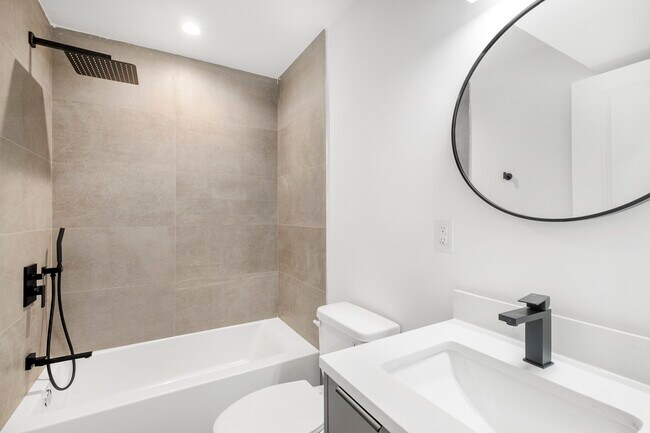 Building Photo - 1328 S 9th St