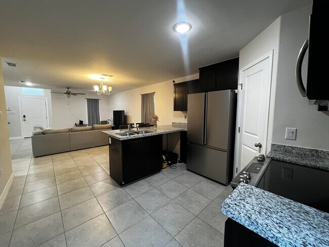 Building Photo - 5626 Encanto Dr