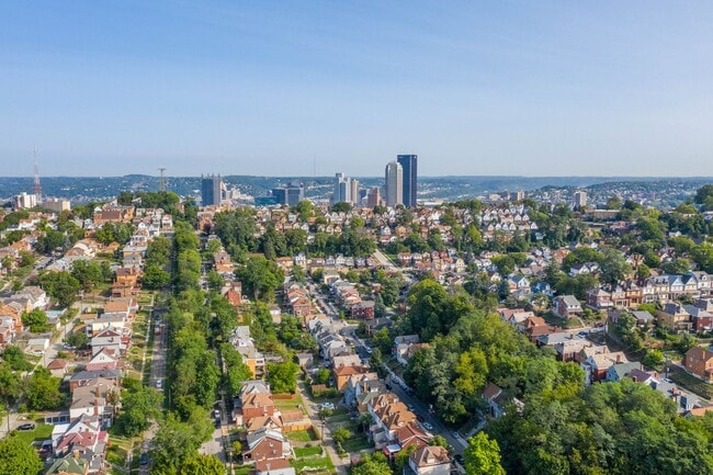 Building Photo - Stunning 5 bedroom home in Mt. Washington available June 1!