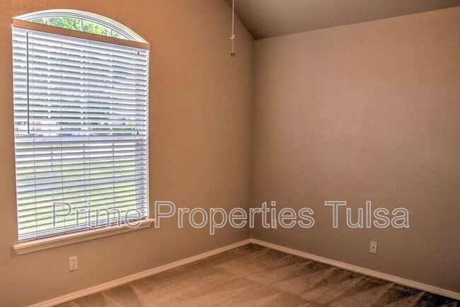 Building Photo - 10218 East 111th Pl S