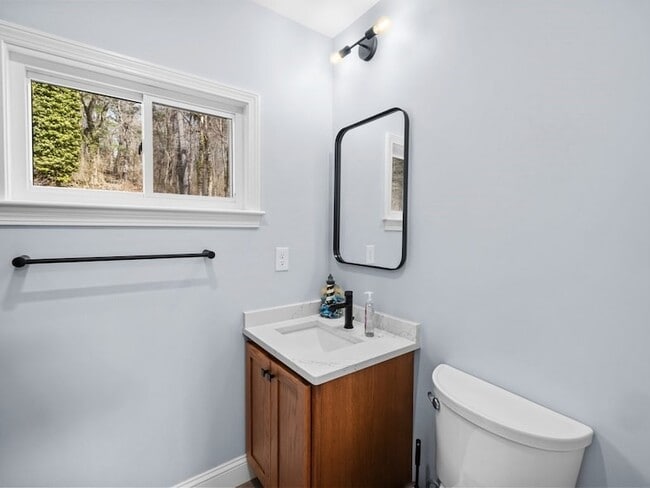 Building Photo - 165 Hartford St