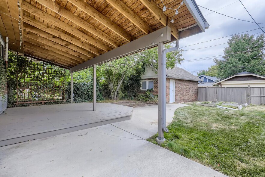 Building Photo - Sophisticated Highlands home walkable to popular eateries
