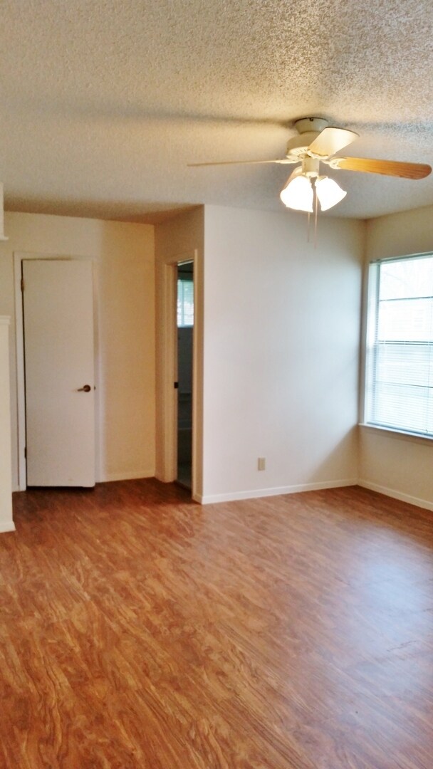 Building Photo - 3 Bedroom 2 Bathroom Georgetown Home