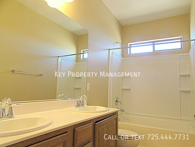 Building Photo - 692 Sumatra Pl