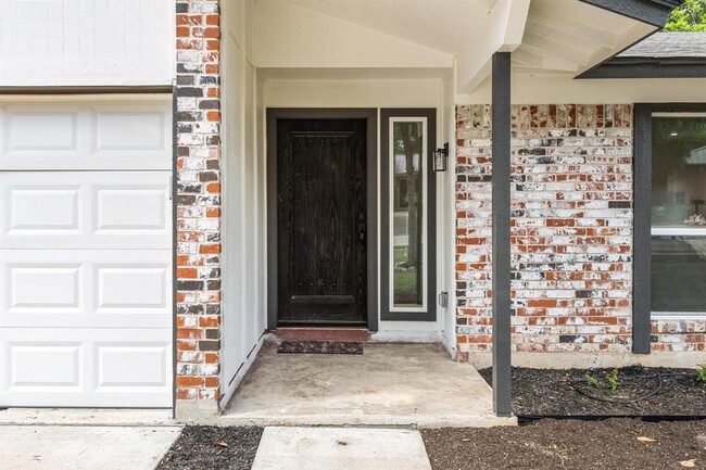 Building Photo - 2506 Carlow Dr