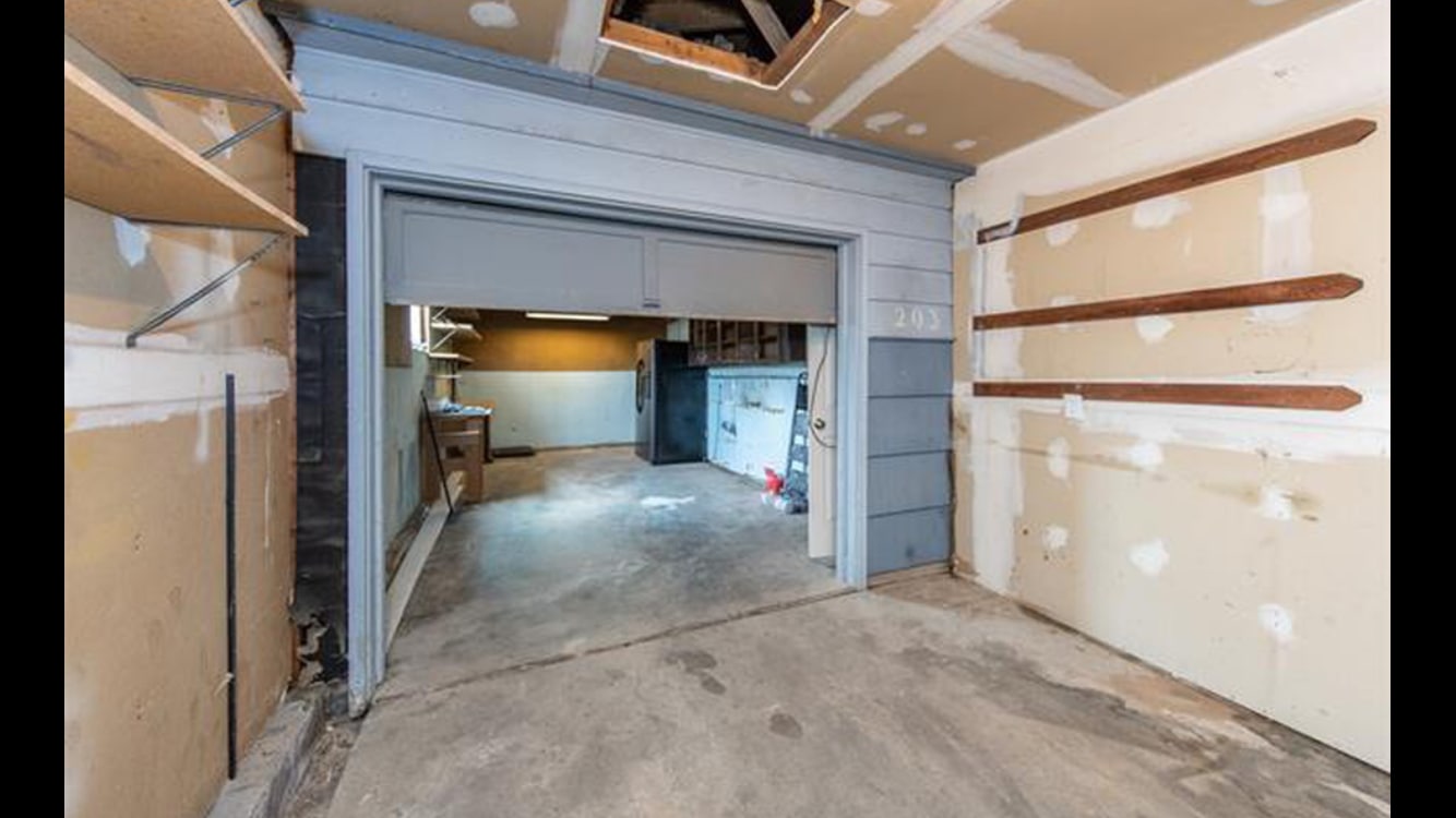 Building Photo - 203 Elmwood Dr