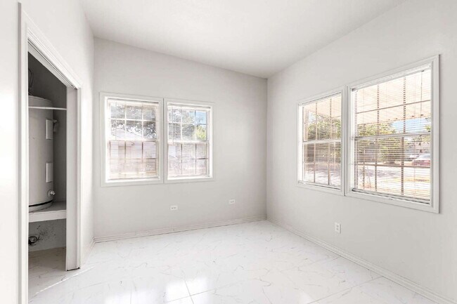 Building Photo - Private Landlord/Housing accepted-2700 Alexander Avenue