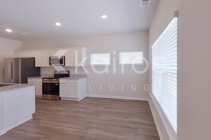 Building Photo - 2431 Banyan Cir