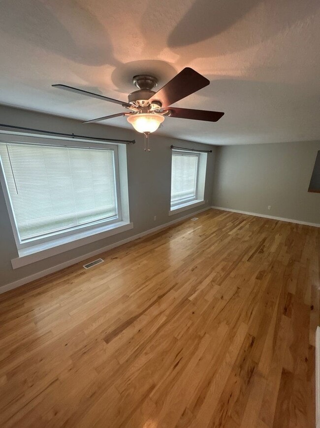 Building Photo - 3677 Carmelle Ct NE