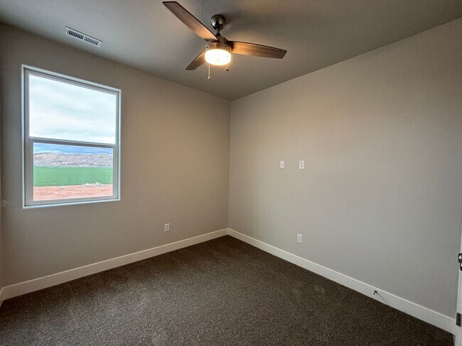 Building Photo - SAND HOLLOW TOWNHOME FOR RENT!