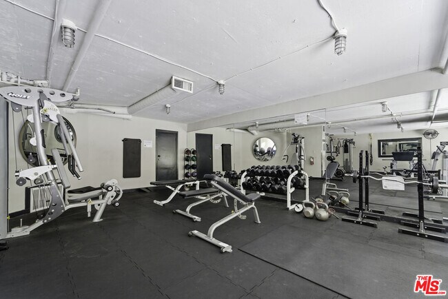 Building Photo - 740 Kings Rd