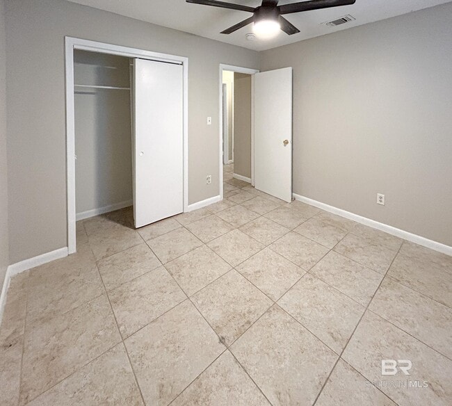 Building Photo - 6410 Schoel Ln