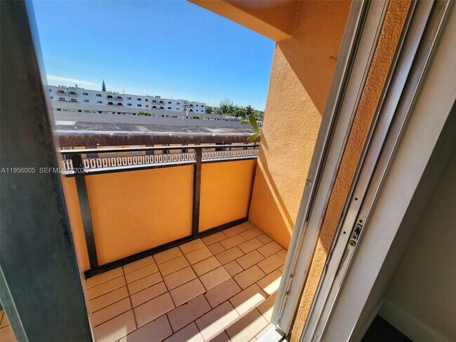 Building Photo - 295 NW 72nd Ave