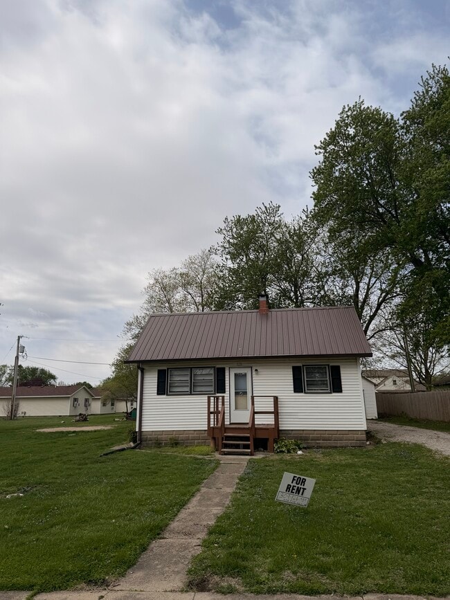 Building Photo - 608 SE Vine St