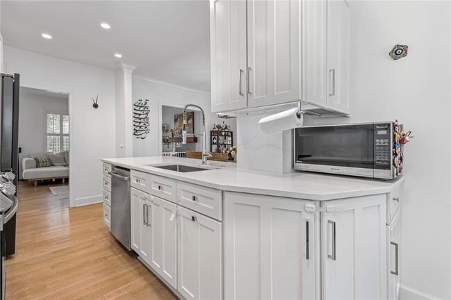 Building Photo - 346 Redland Rd NW