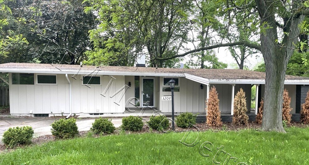 Primary Photo - 3208 W Webster Rd