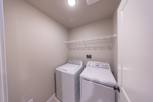 Building Photo - Brand New! - 3 Bedroom Townhome in Vancouver WA