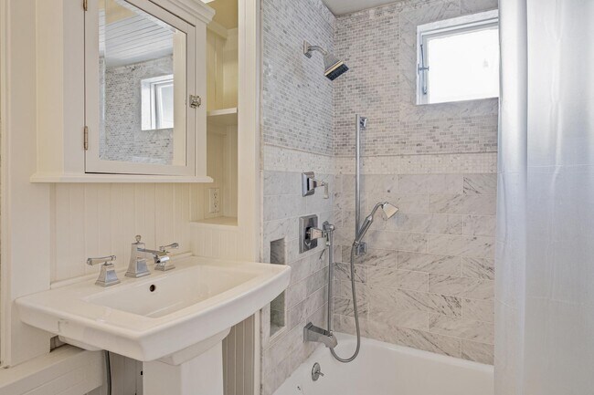 Building Photo - 38 19th Ave