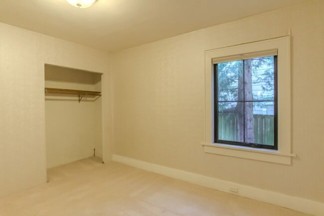 Building Photo - 4Bd/2.75Ba Seattle House