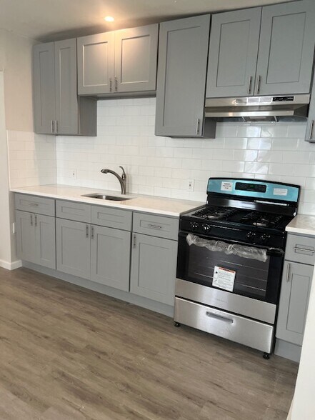 Kitchen alternate view - 44 Prospect St