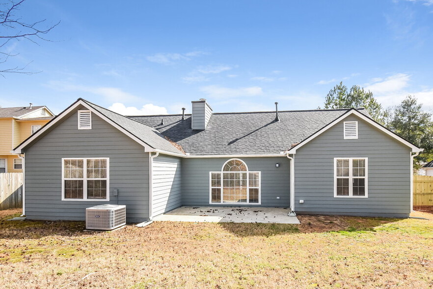 Building Photo - 4949 Lake Park Ln