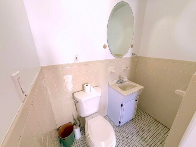 Building Photo - 927 18th St