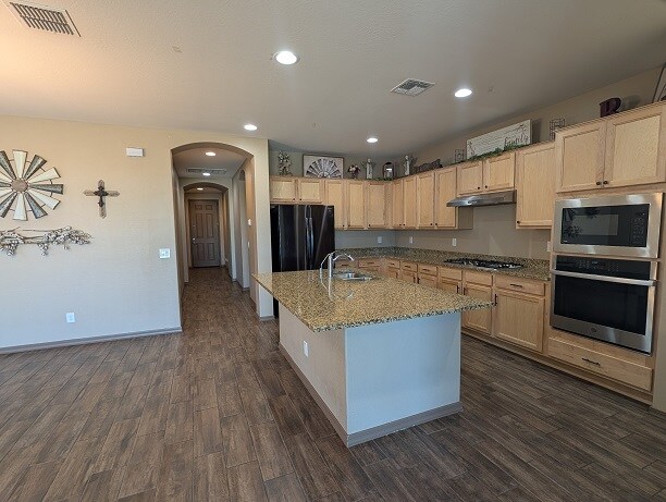 Building Photo - 41390 W Carlisle Ln