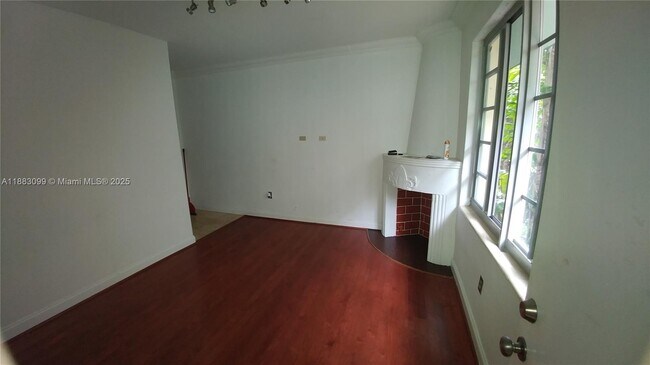 Primary Photo - 1341 Meridian Ave