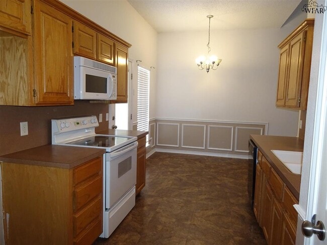 Building Photo - 405 Swenson St