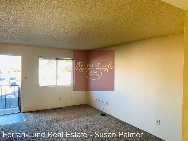 Building Photo - 3 br, 2.5 bath House - 1410 E 9th Street #1