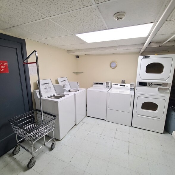 Laundry Room On-Site - 39 74th St