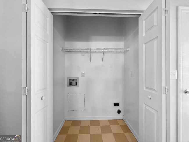 Building Photo - 2058 Greenhill Pass