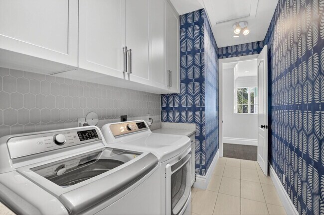 Building Photo - 200 NW 10th St