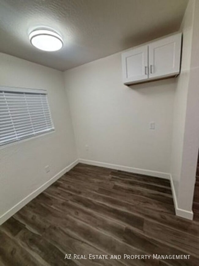 Building Photo - 502 E Cody Dr