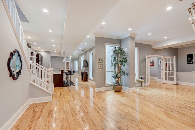 Building Photo - 22 W Ontario St