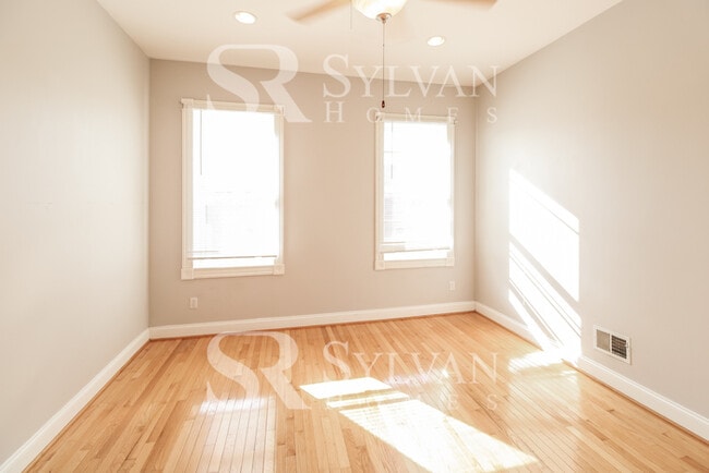 Building Photo - Where Charm Meets Comfort