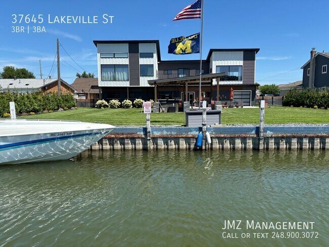 Building Photo - 37645 Lakeville St