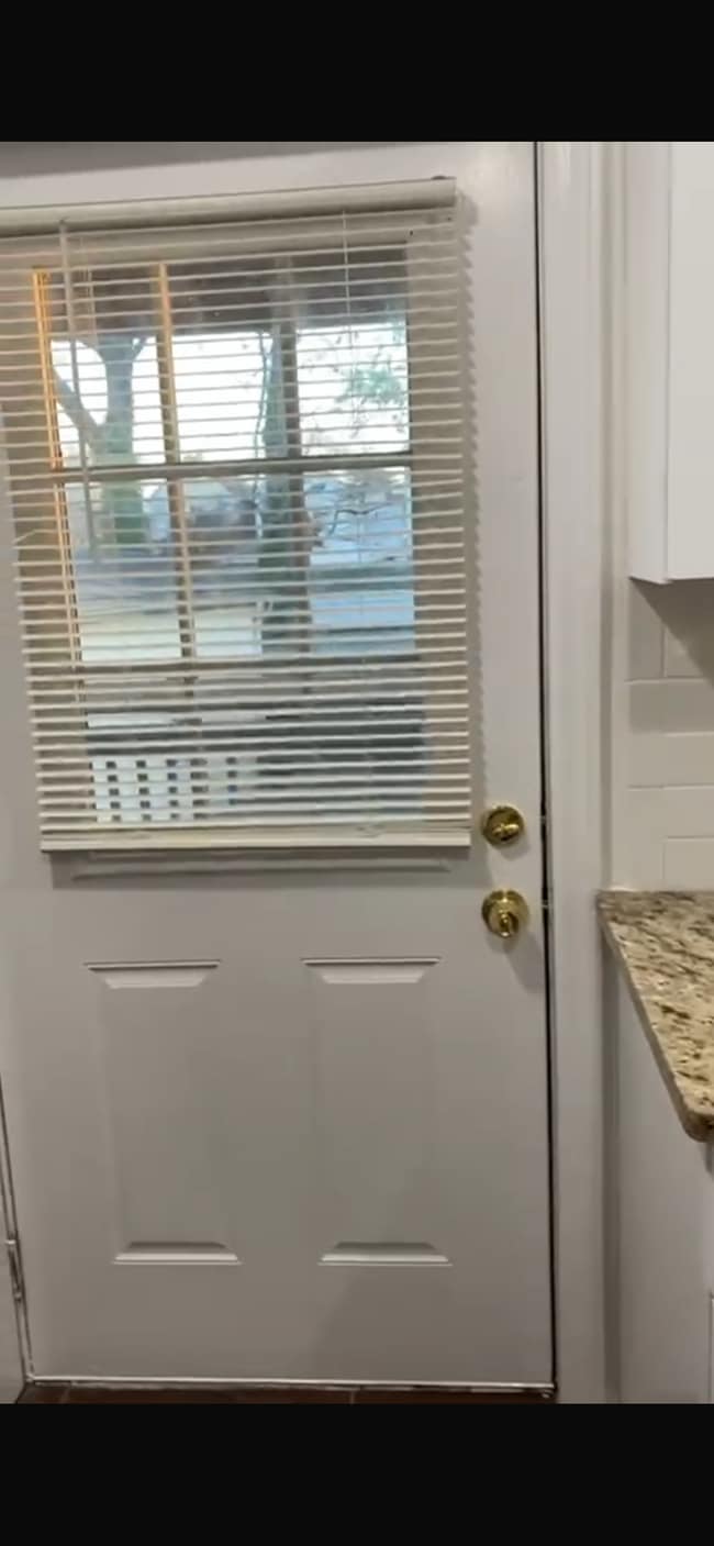 Building Photo - 832 Gibbons Ct