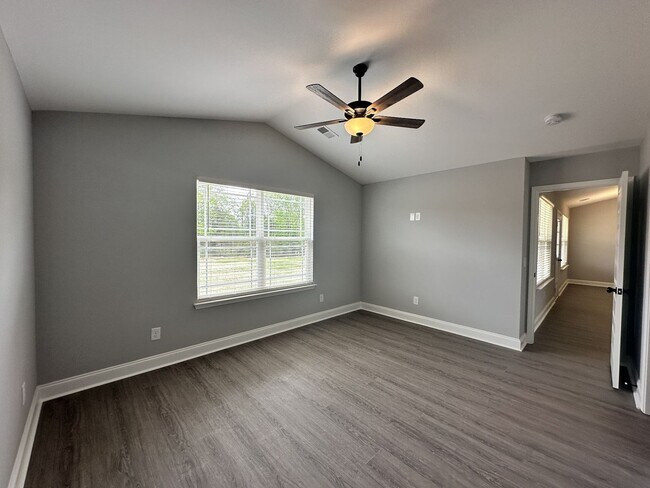Building Photo - 1020 Addler Dr