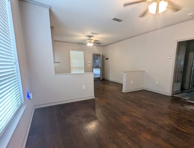 Building Photo - Available Now!  3 Bed, 1 Bath on Arkansas ...