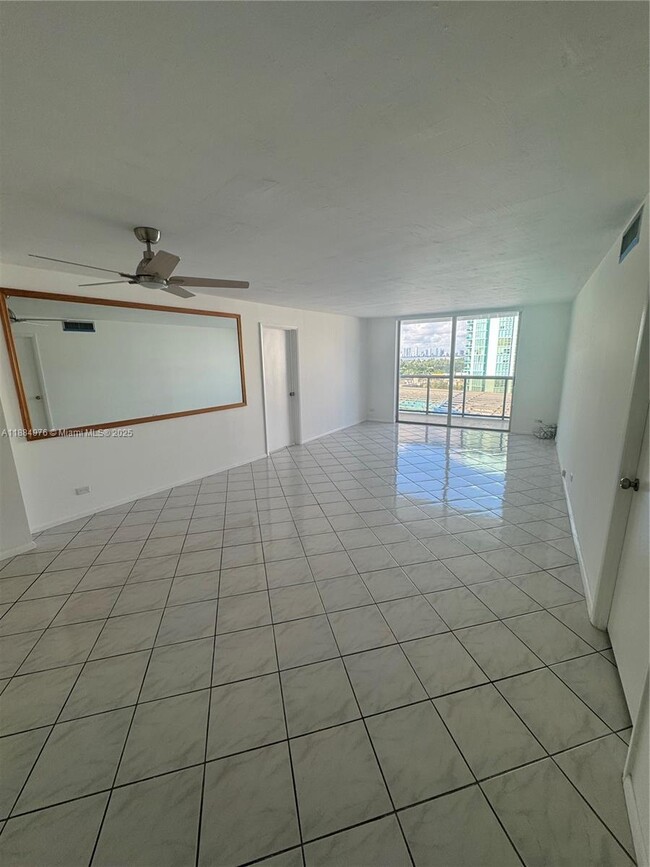 Building Photo - 6039 Collins Ave