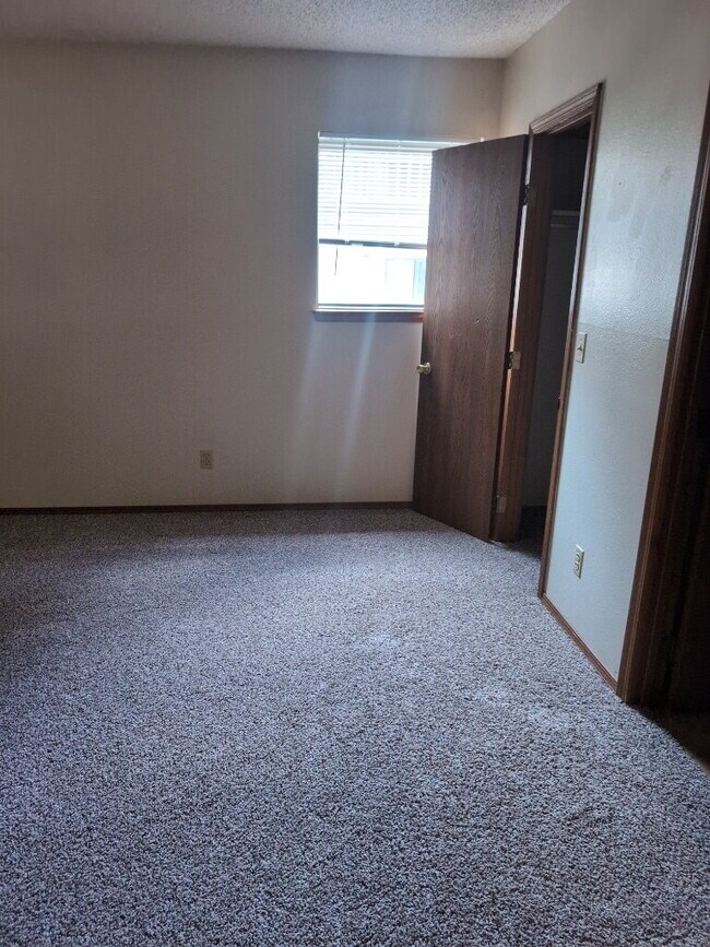 Building Photo - Charming 2BR/2BA Condo Near Lowry - AVAIL NOW!