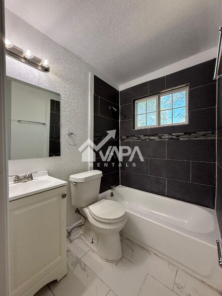 Building Photo - 135 E Burcham Ave