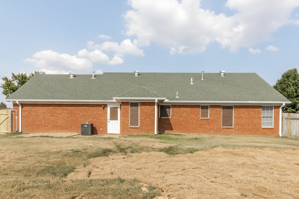 Building Photo - 1329 Annesdale Dr