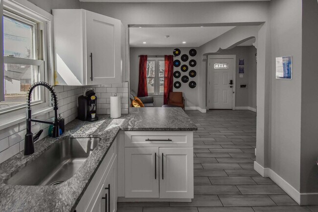 Building Photo - 730 E Alameda Ave