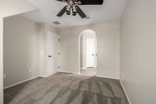 Building Photo - 3 Bed, 2 Bath in Gated Val Vista Classic