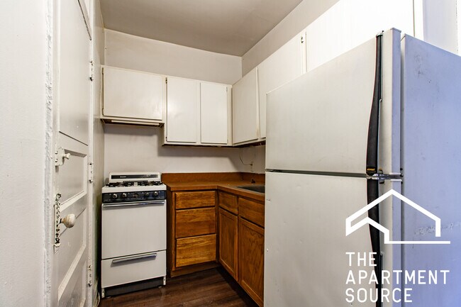 Building Photo - 3034 N Halsted St