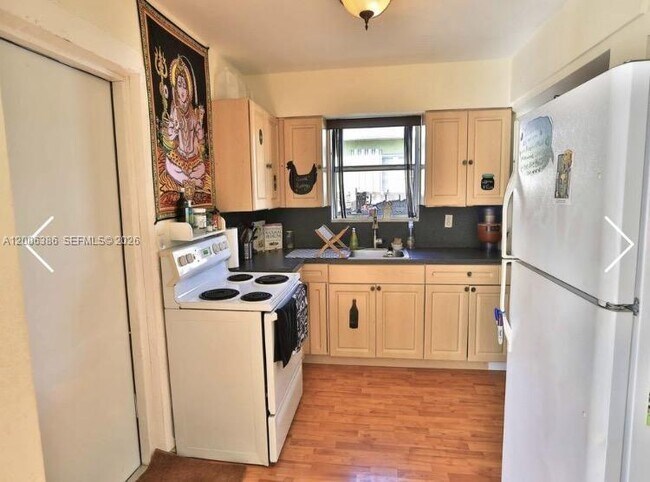 Building Photo - 2826 Monroe St