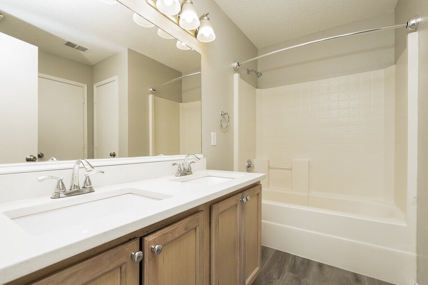 Building Photo - 1704 Chesterwood Dr